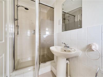 En Suite Shower Room: